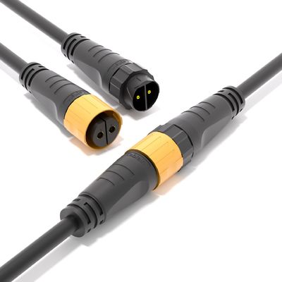 IP68 wasserdichter Stecker und Buchse mit 500V Nennspannung und Selbstverriegelungsmechanismus für den Außenbereich